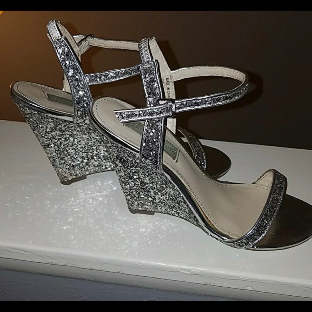 Betsey Johnson Glitter Lining shoes size 7